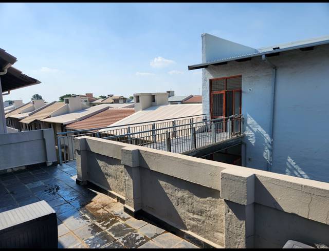 1 BEDROOM FLAT TO LET IN MIDRIDGE PARK